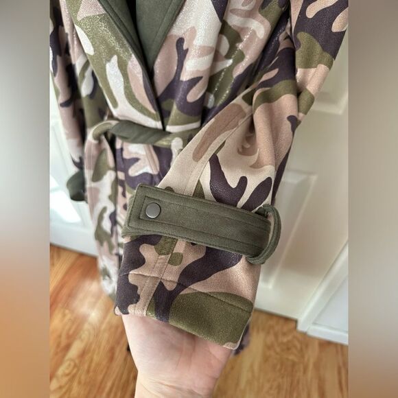 Jayley Camouflage Metallic Shimmer
Faux Suede Trench one size - Picture 8 of 16